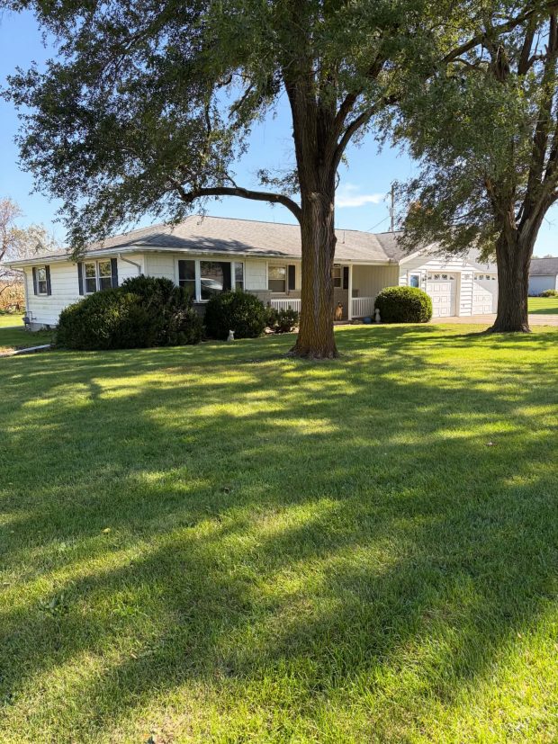Single Family 1,748 Square Foot Ranch Home on Basement with 3 Bedrooms and 2 Bathrooms